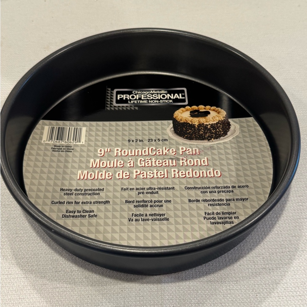 NEW Chicago Metallic Professional Non-Stick 9 Inch Round Cake Pan